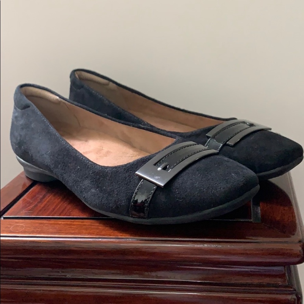 👠NWOT Clark’s Artisan black suede flats